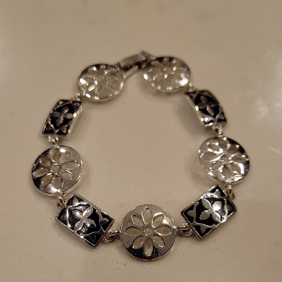 Elegant Silver Black Floral Bracelet - Picture 1 of 2